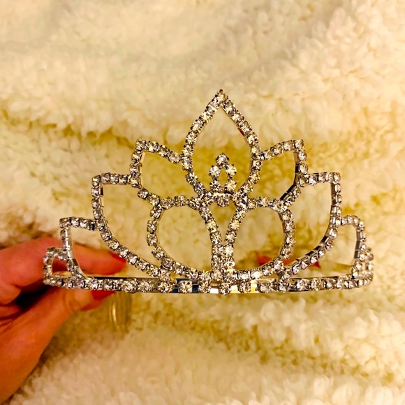 NEW!! PRETTY PAIR 👑”CROWN” yourself QUEEN👑 🐻 CUTE “MISS BEAR” INCLUDED❗️ - Picture 3 of 8